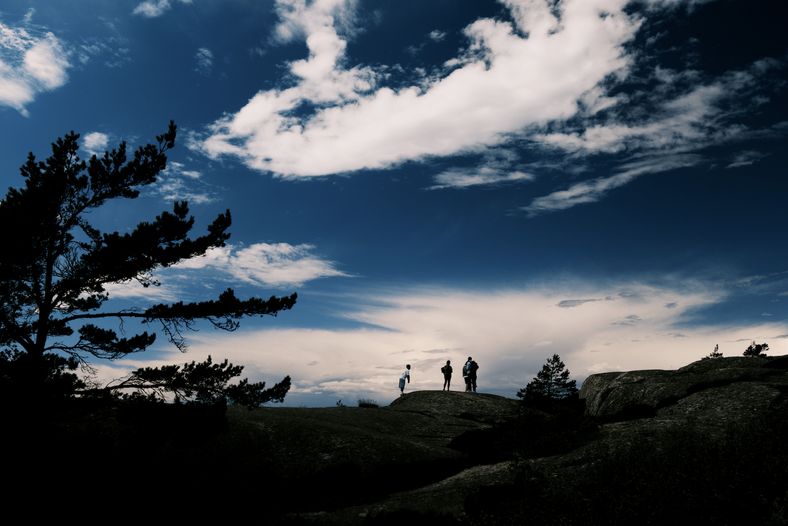 #Summer on a #mountain. #sillouette #sweden #bohuslän #clouds #sky #fujifilm #voigtlander #aphera